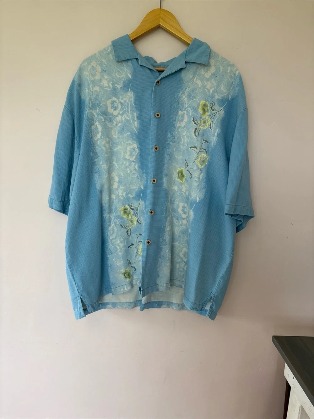 Tommy Bahama Men's 2XB Blue Embroidered Hawaiian Floral Silk Short Sleeve Shirt - Picture 2 of 6